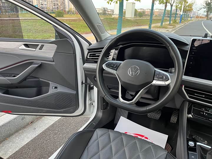 Фото 13 - Volkswagen Sagitar L