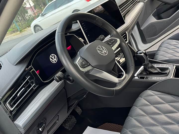 Фото 15 - Volkswagen Sagitar L