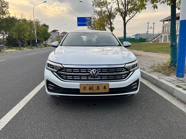 Фото 2 - Volkswagen Sagitar L