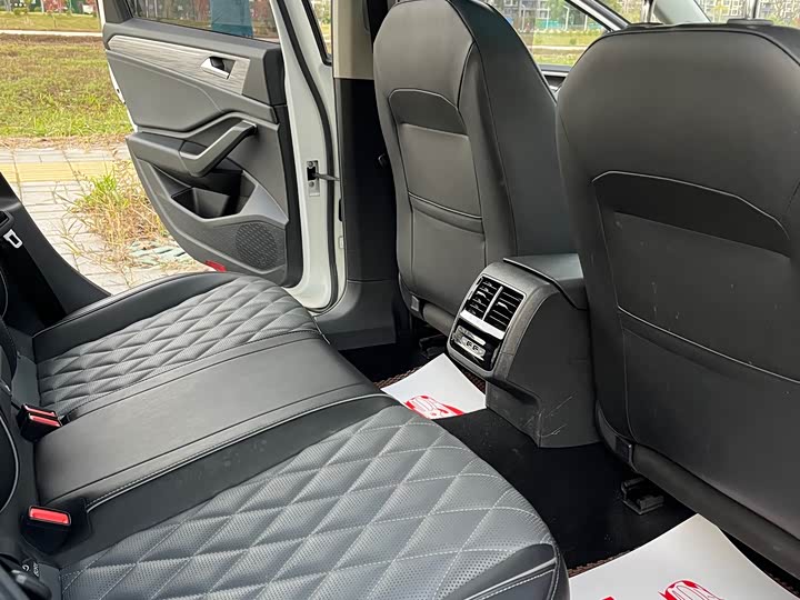 Фото 7 - Volkswagen Sagitar L