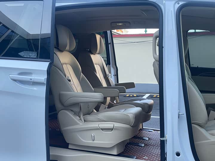 Фото 10 - Buick GL8 ES