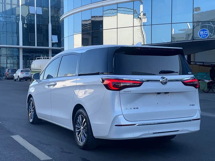 Фото 6 - Buick GL8 ES