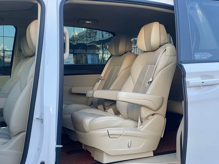 Фото 8 - Buick GL8 ES