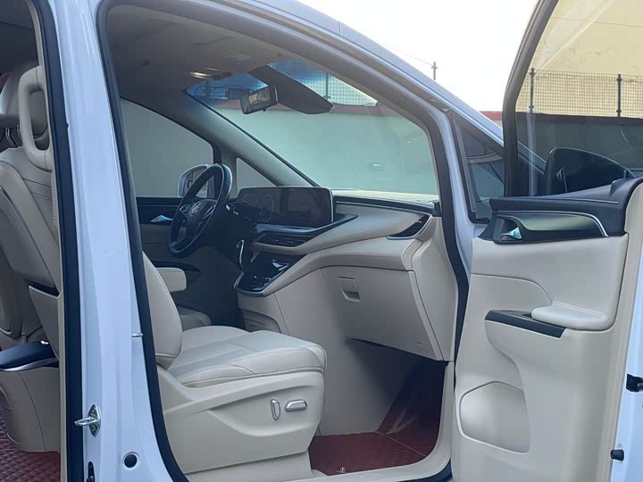 Фото 9 - Buick GL8 ES