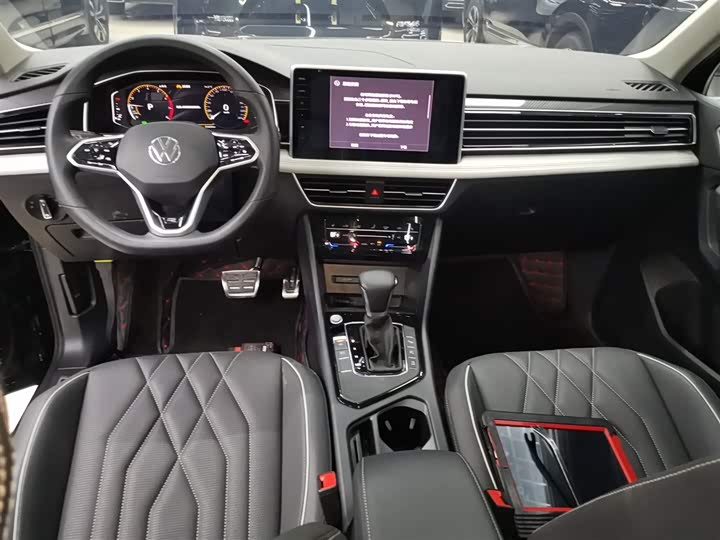 Фото 10 - Volkswagen Tiguan L Pro