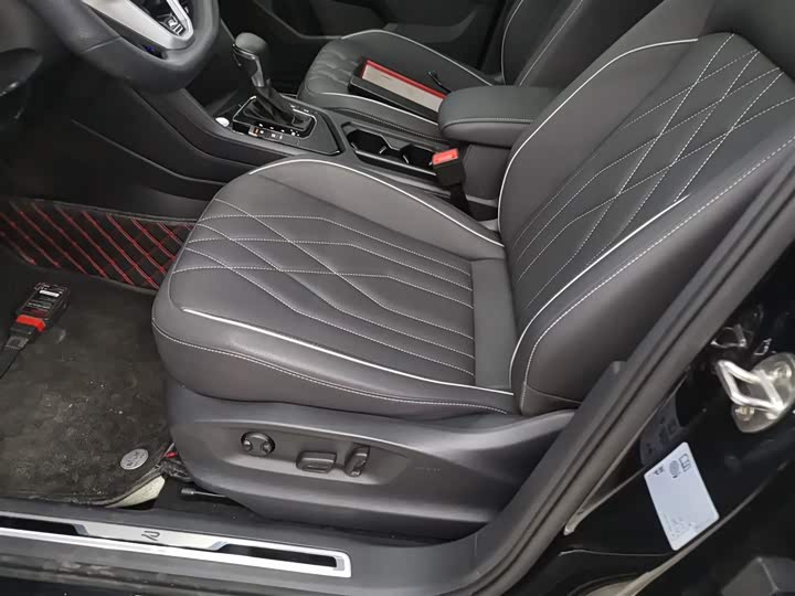 Фото 14 - Volkswagen Tiguan L Pro