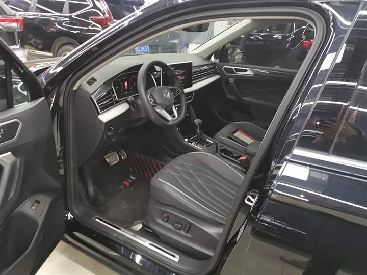 Фото 15 - Volkswagen Tiguan L Pro