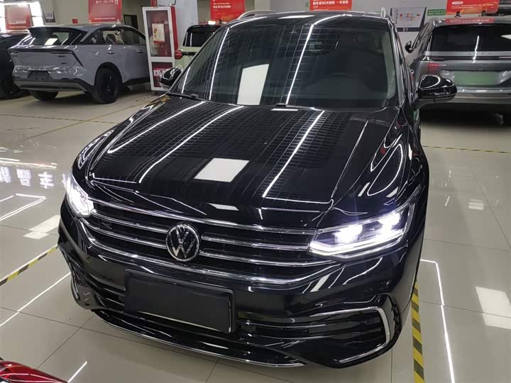 Фото 3 - Volkswagen Tiguan L Pro