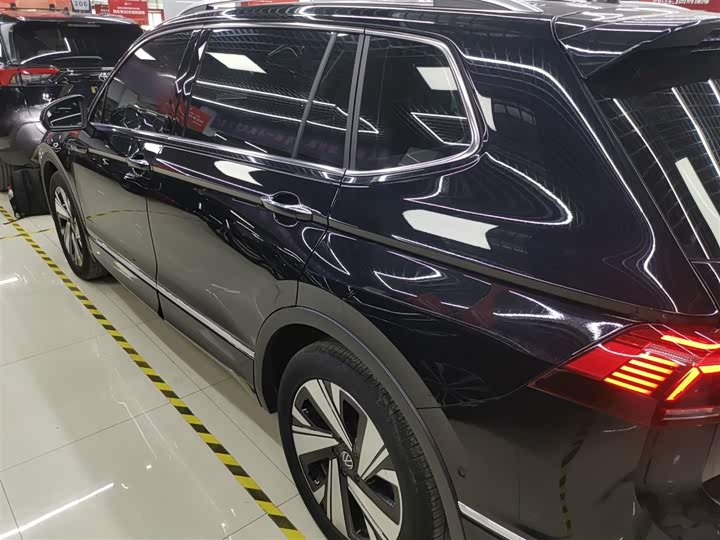 Фото 5 - Volkswagen Tiguan L Pro