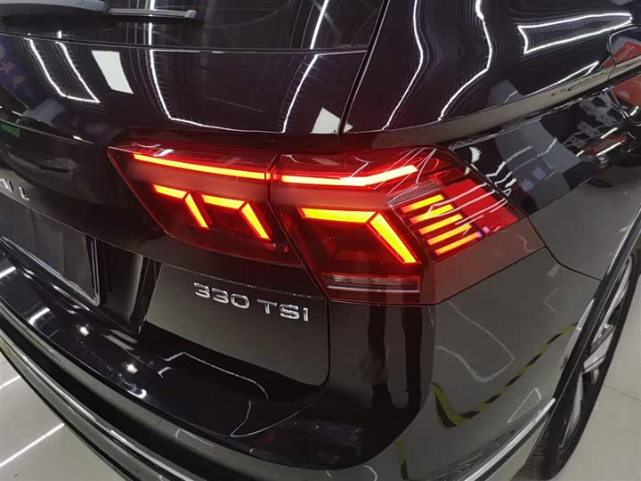 Фото 8 - Volkswagen Tiguan L Pro