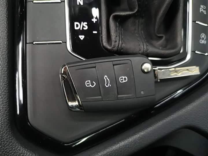 Фото 9 - Volkswagen Tiguan L Pro