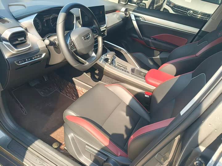 Фото 4 - Geely Coolray