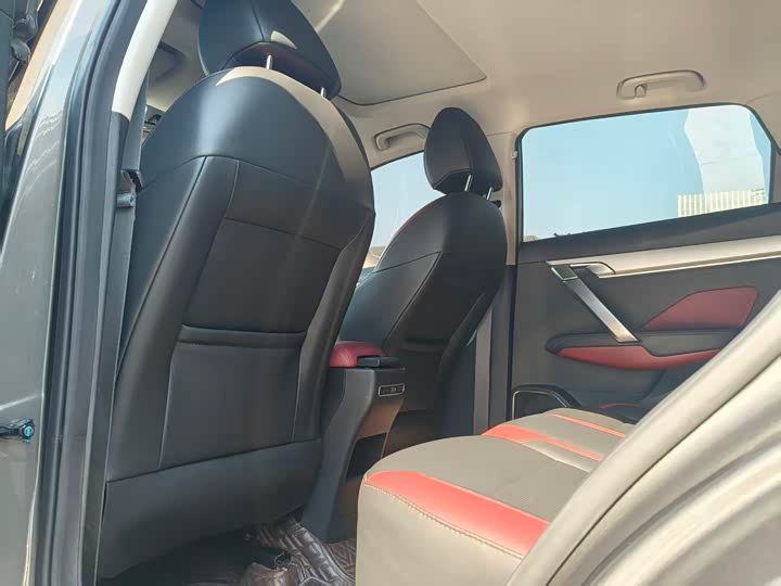 Фото 6 - Geely Coolray