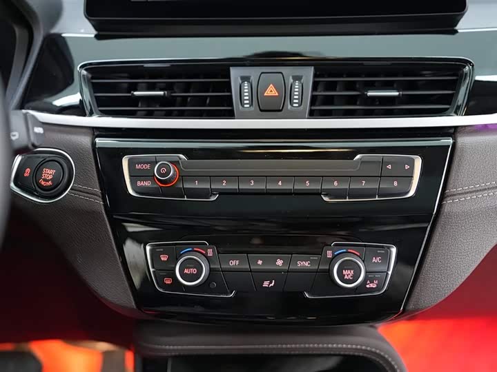 Фото 10 - BMW X2