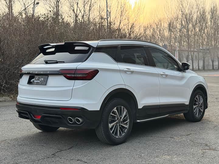 Фото 13 - Geely Coolray