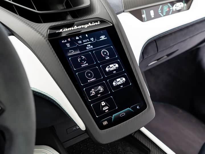 Фото 12 - Lamborghini Revuelto