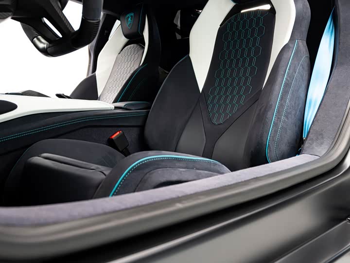 Фото 15 - Lamborghini Revuelto