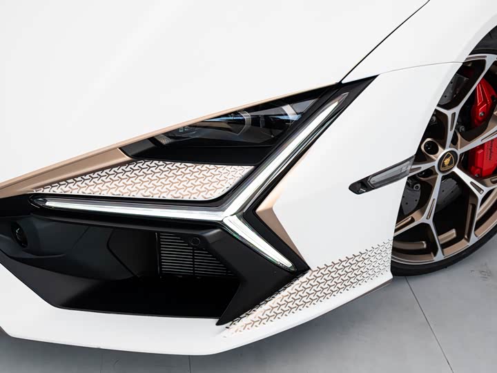 Фото 5 - Lamborghini Revuelto