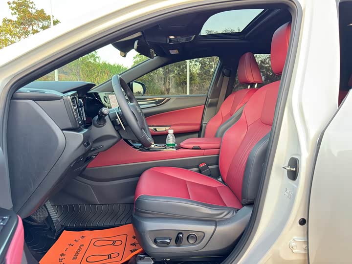 Фото 12 - Lexus NX