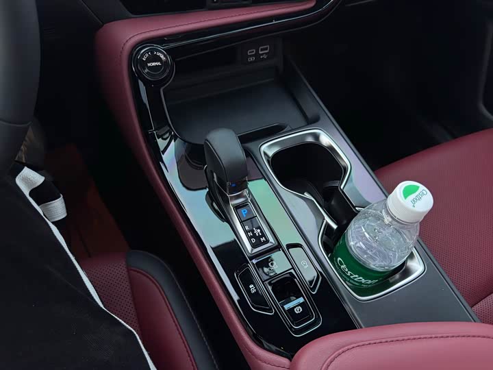 Фото 8 - Lexus NX