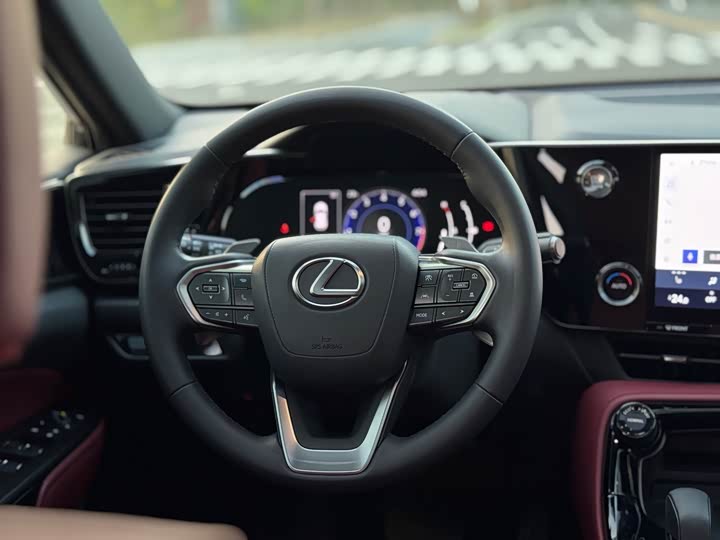 Фото 9 - Lexus NX