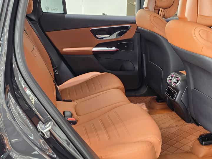 Фото 13 - Mercedes-Benz GLC-Class