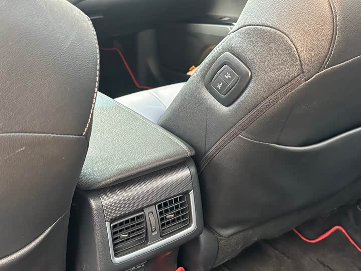 Фото 12 - Toyota Camry