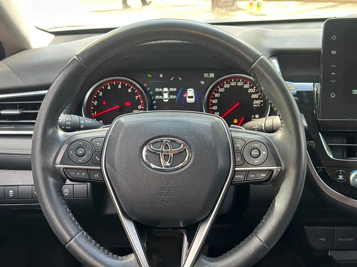 Фото 16 - Toyota Camry