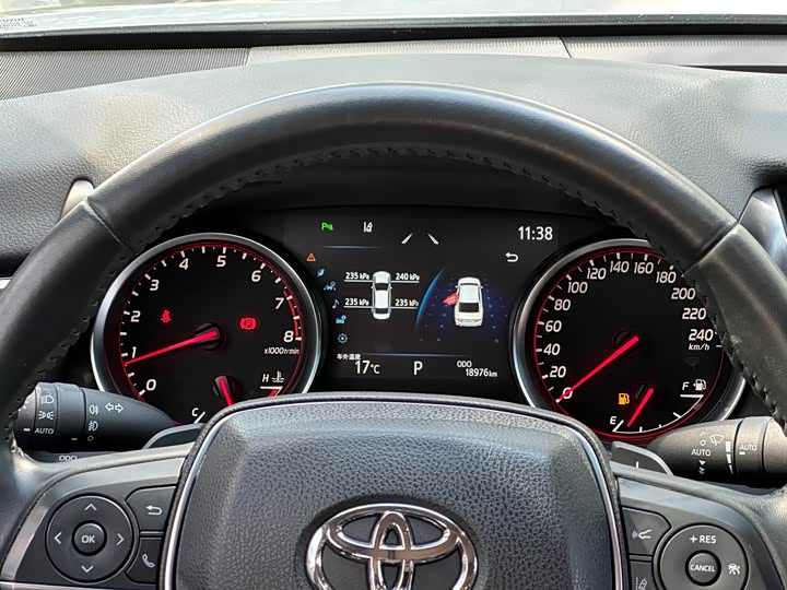 Фото 17 - Toyota Camry