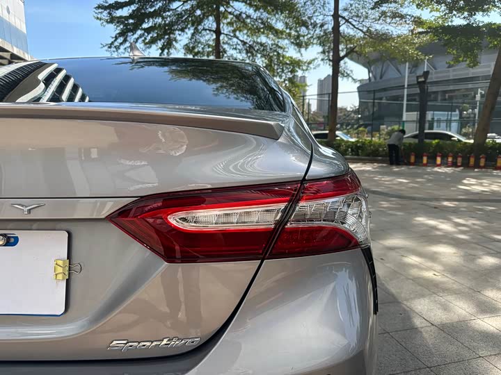 Фото 18 - Toyota Camry