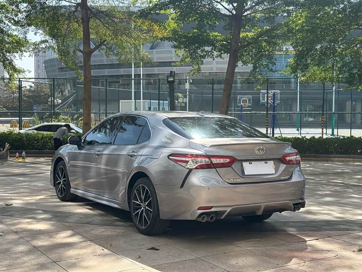 Фото 19 - Toyota Camry