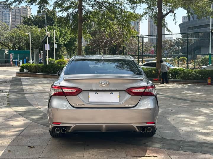 Фото 20 - Toyota Camry