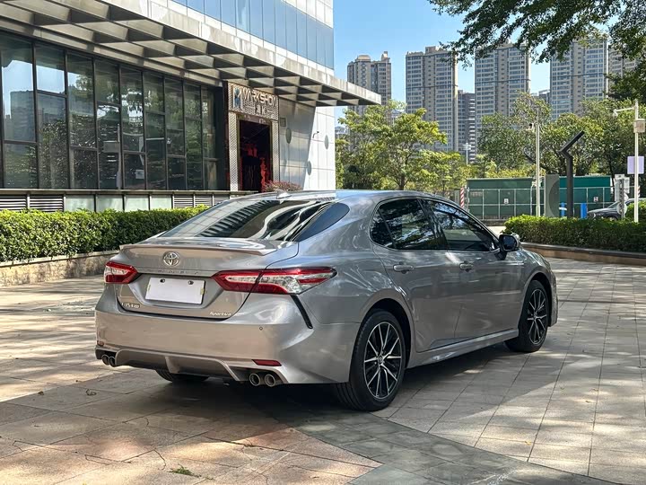 Фото 21 - Toyota Camry