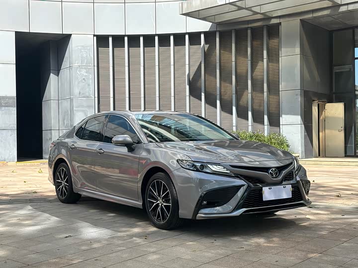 Фото 3 - Toyota Camry