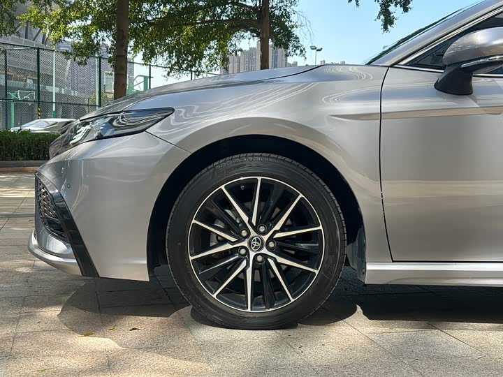 Фото 5 - Toyota Camry