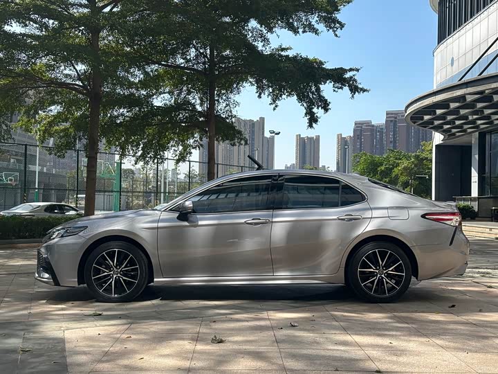 Фото 6 - Toyota Camry