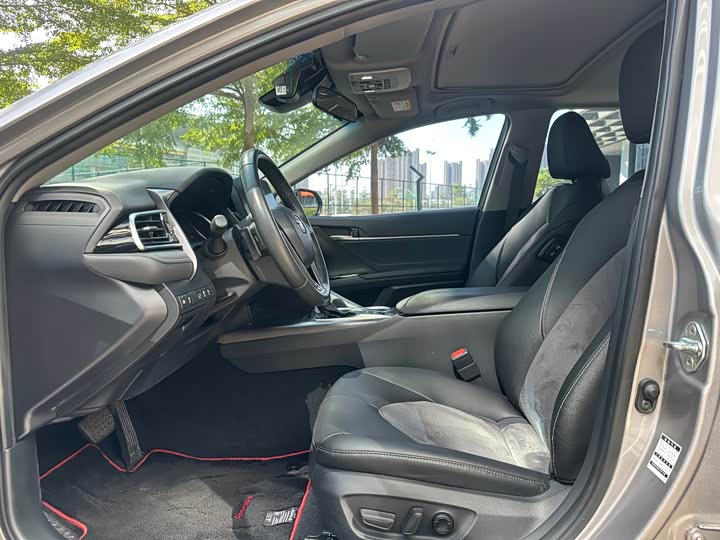 Фото 7 - Toyota Camry