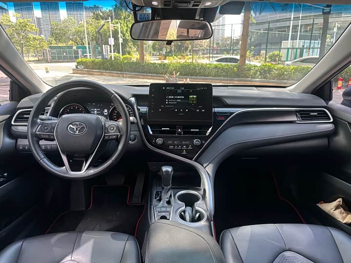 Фото 9 - Toyota Camry