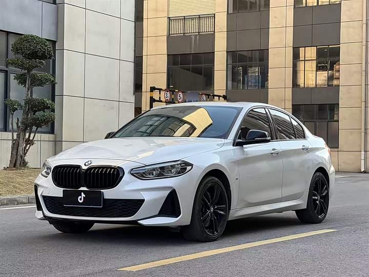 Фото 1 - BMW 1 Series