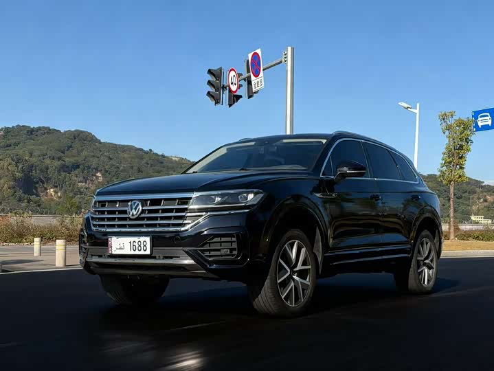 Фото 1 - Volkswagen Touareg