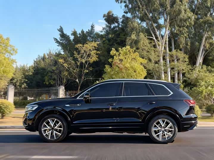 Фото 4 - Volkswagen Touareg