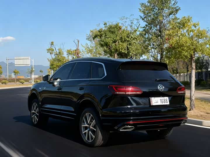 Фото 5 - Volkswagen Touareg