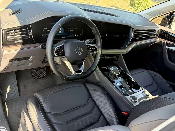 Фото 7 - Volkswagen Touareg