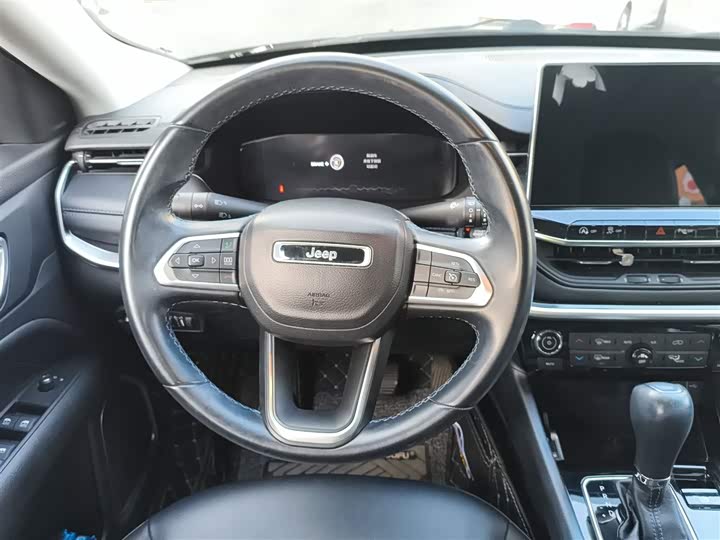 Фото 12 - Jeep Compass