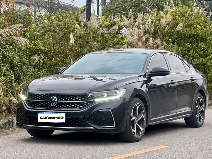 Фото 1 - Volkswagen Passat