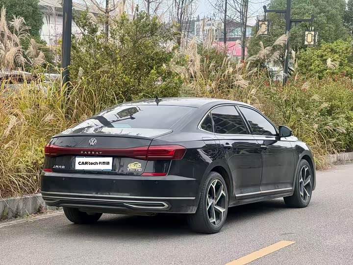 Фото 8 - Volkswagen Passat