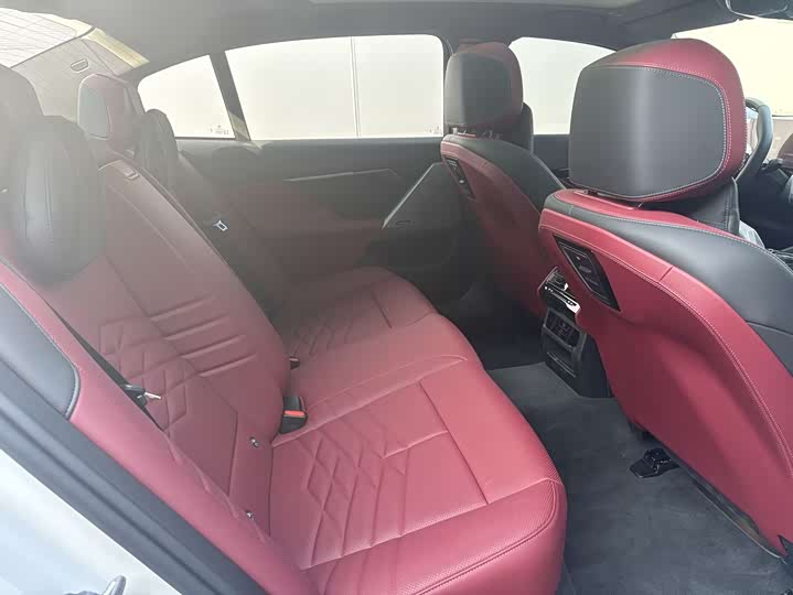 Фото 11 - BMW i5