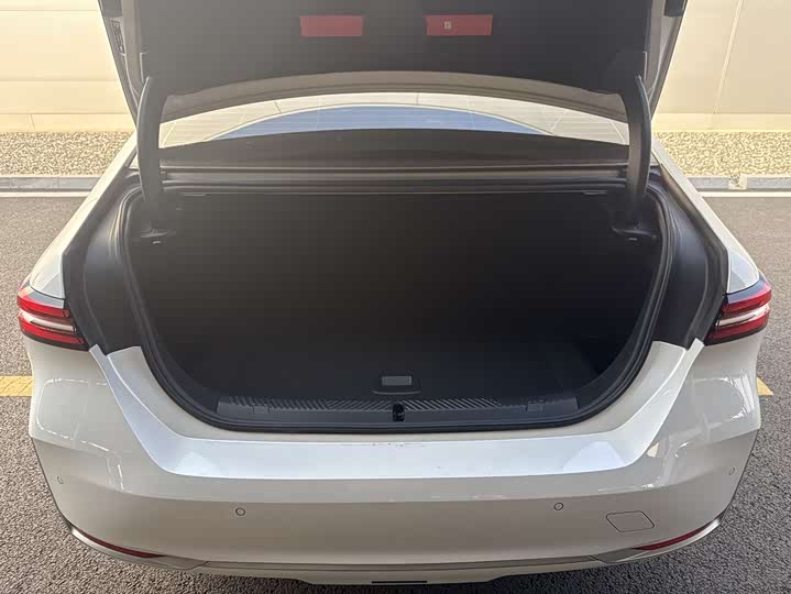 Фото 13 - BMW i5