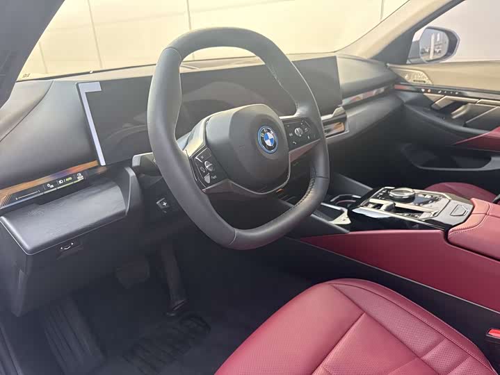 Фото 6 - BMW i5