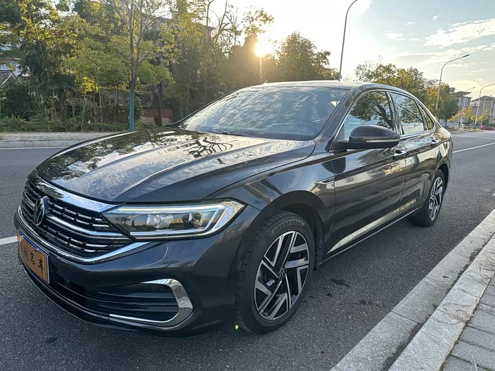 Фото 1 - Volkswagen Sagitar L